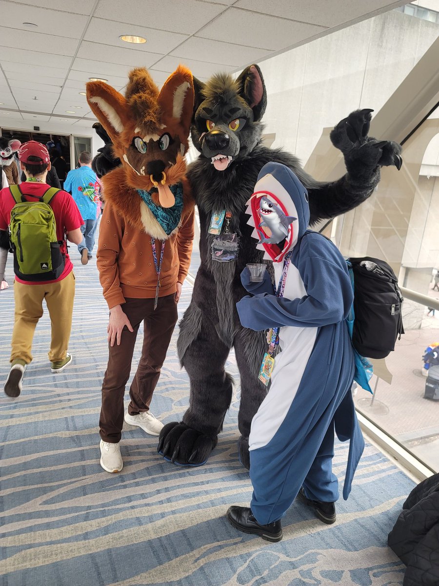 Djinger_'s tweet photo. Doubly stached up with @WolfOfTheOldWar and @katteriix
Old pic from last year's FE
#FurnalEquinox #FursuitFriday https://t.co/DjIrmSz5sK