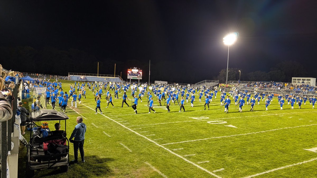 AWLSJH's tweet photo. Our Marching Generals are AWesome! Great to watch our 7th and 8th graders under the lights!

#GeneralPride https://t.co/JDGZKcIgIv