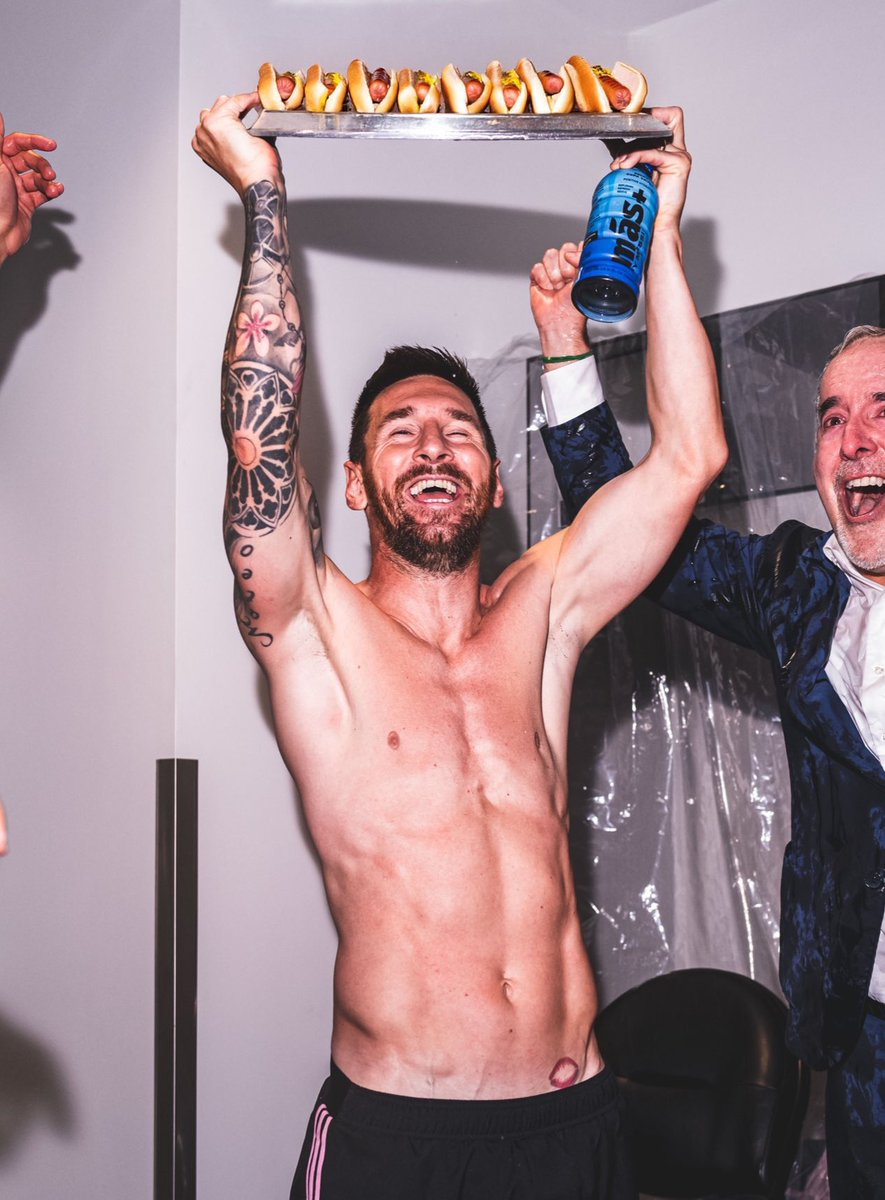 DataInvicta's tweet image. JAJAJAJA, QUÉ EDIT ESPECTACULAR.

🇦🇷🌭