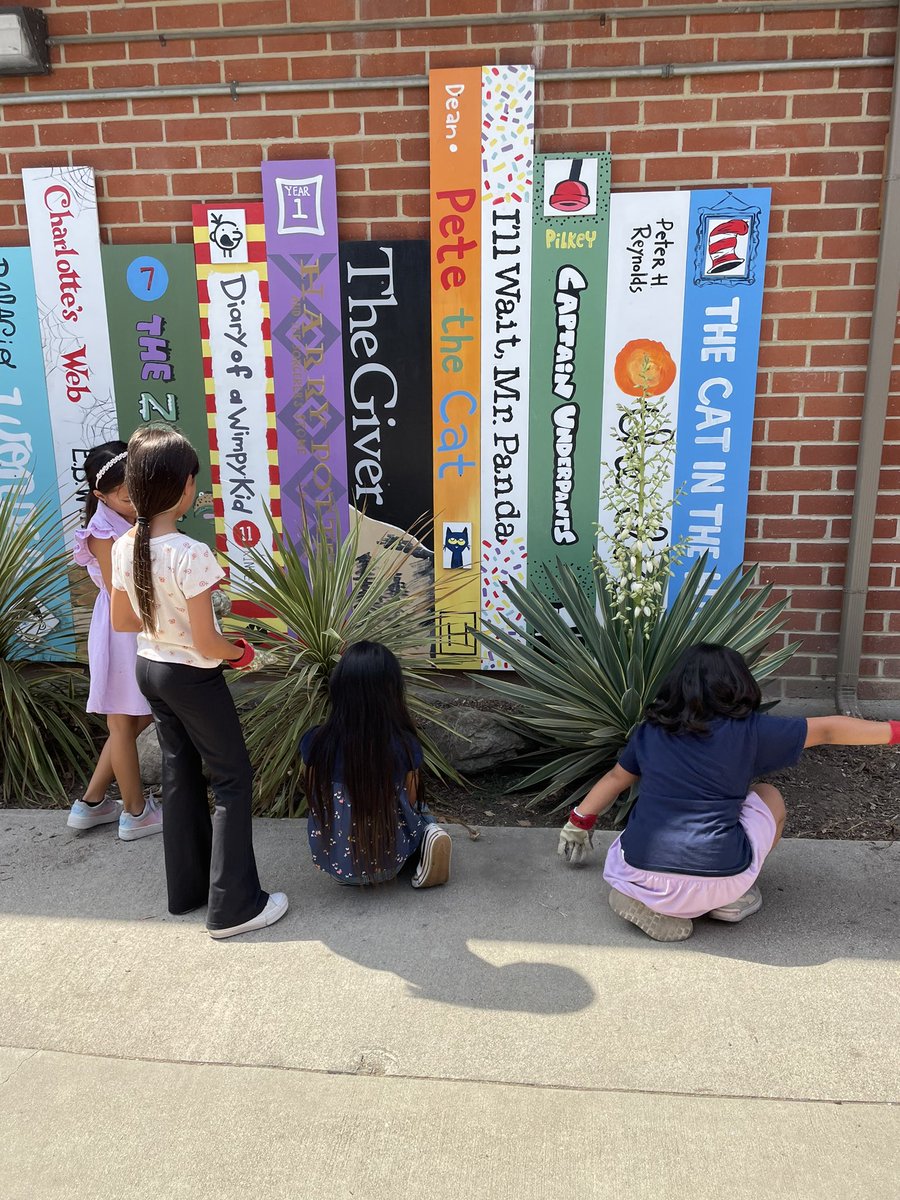 CameronWCUSD's tweet photo. The 3rd Grade Garden Club spending a beautiful Friday keeping Cameron beautiful! @WestCovinaUSD https://t.co/USuGLyZVe3