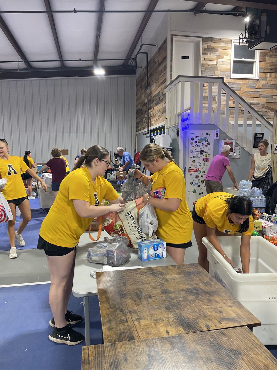 AppStateSB's tweet photo. This community is strong and we’re grateful to give back to it. 

Please consider donating to the App State Disaster Relief Fund at https://t.co/DCMLfzb6JP

#OTM | #MountainStrong https://t.co/vLbN2NcOtw