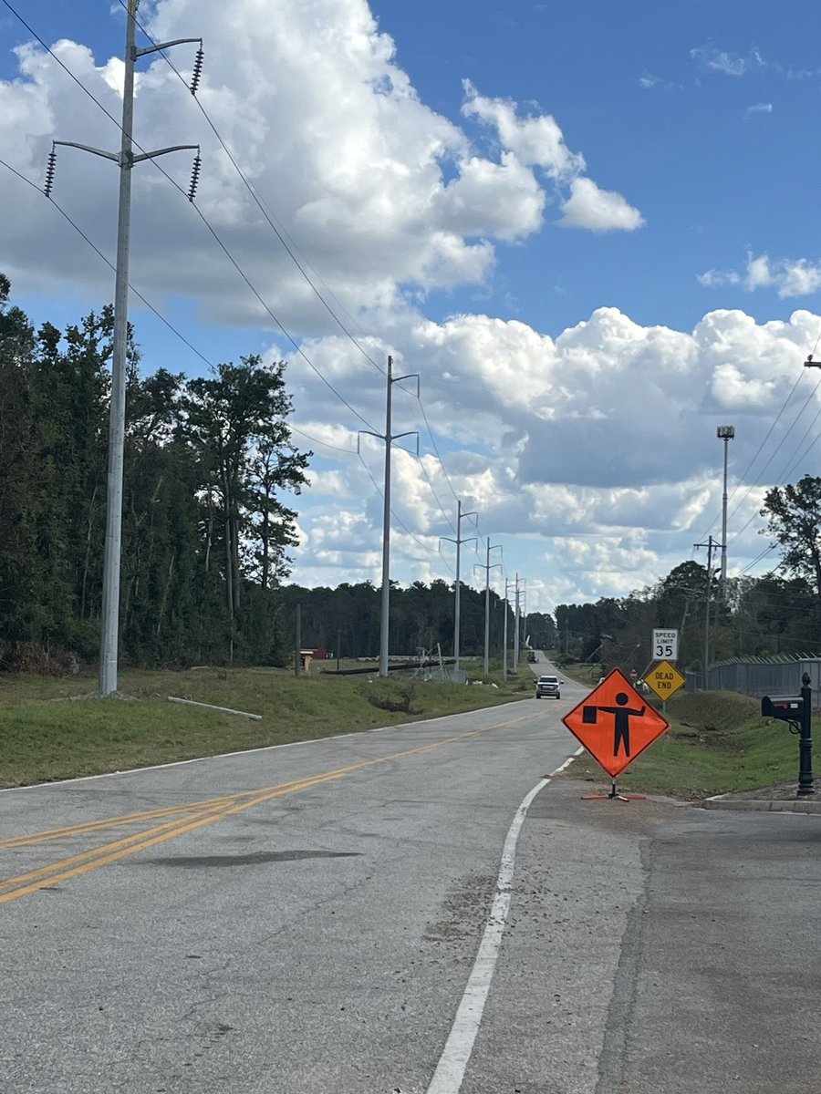 GeorgiaPower's tweet image. Pictured here is the damage caused by Hurricane Helene to a transmission line and the same line after our crews completed work. In many parts of the state, damage to our transmission lines caused us to have to rebuild the grid instead of restore it. 

Our crews will continue to…