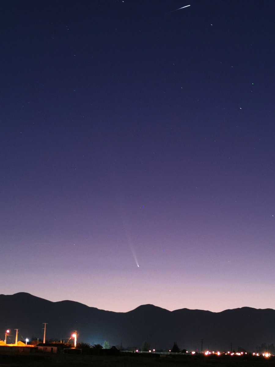 La foto de la suerte! Al capturar al cometa, de paso fotografie un meteoro 😱🤩