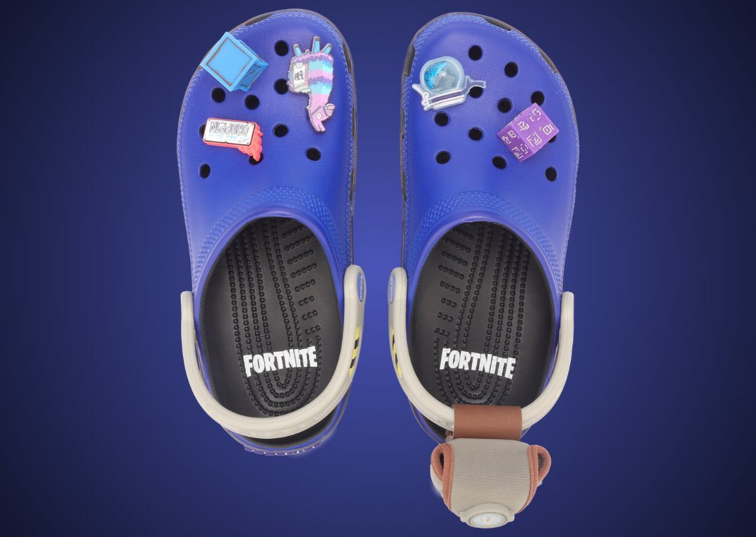Jorge_Most's tweet photo. FORTNITE X CROCS:

- Habrá dos diseños, el primero se llama autobús de batalla y es el de la imagen.
- El otro será de Peely, pero todavía no hay foto.
- Saldrán el 29 de Octubre.
- 70 dólares cada par. https://t.co/KeHFw8b8z1