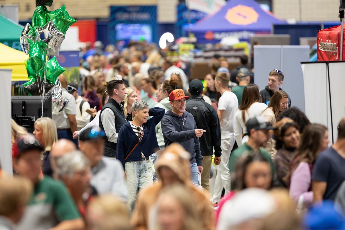 tcmarathon's tweet photo. That's a wrap on Day 1 of the 2024 Medtronic Twin Cities Marathon Weekend Health &amp; Fitness Expo! 🍁

Now....it's time to get ready for Saturday Events! 5Kers, 10Kers, Family Events participants....who's ready to RUN? 

#MoveForMore https://t.co/VmTOFokCHI