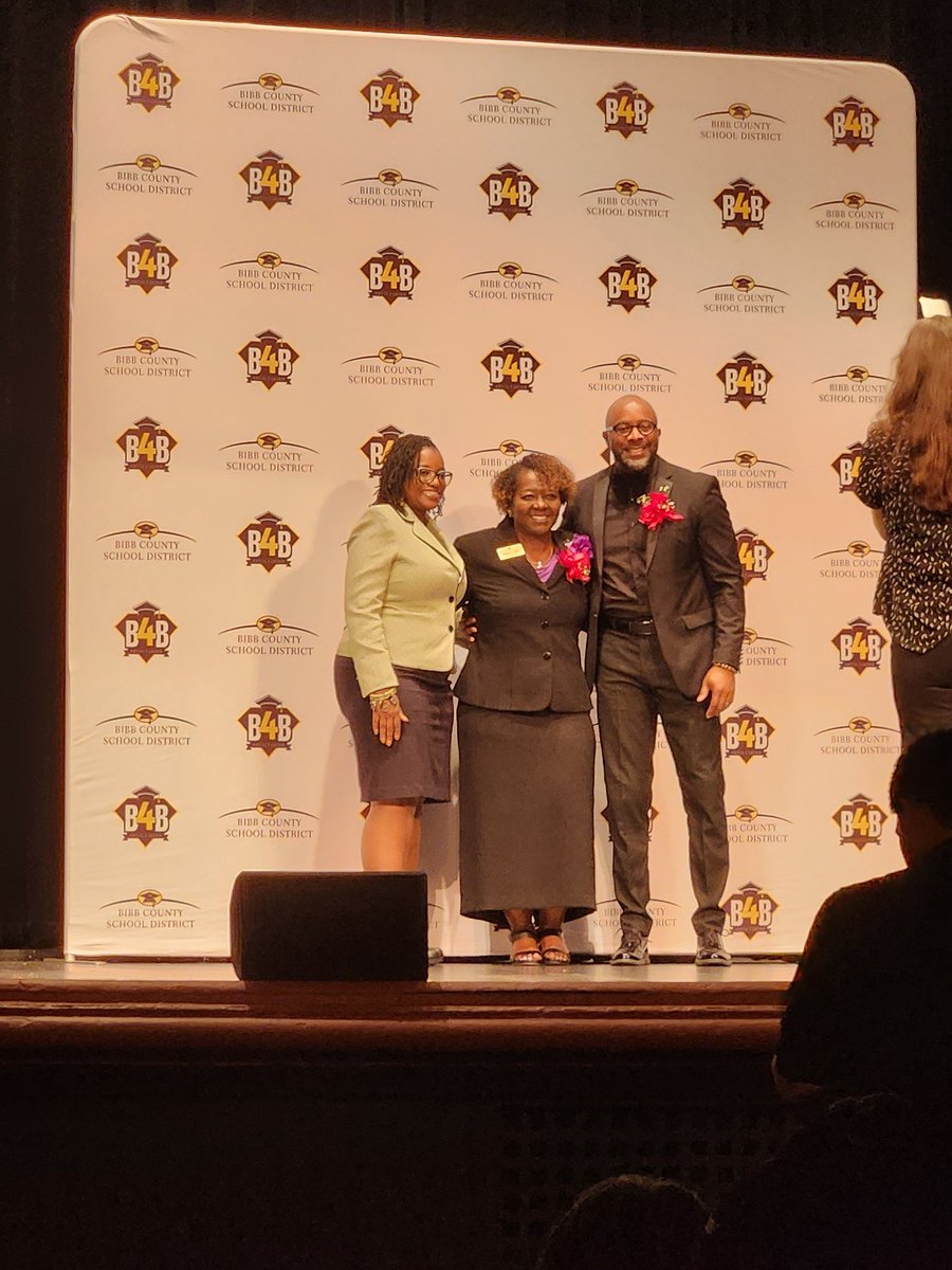 ApplingSchool's tweet photo. HUGE Congratulations to the incredible Mrs. W. O'Neal, Appling Middle's Teacher of the Year for 2024-2025!Your dedication, passion, and commitment to shaping young minds have earned you this well-deserved recognition. You truly make a difference!Cheers to an amazing educator! https://t.co/66YOGJ9suf