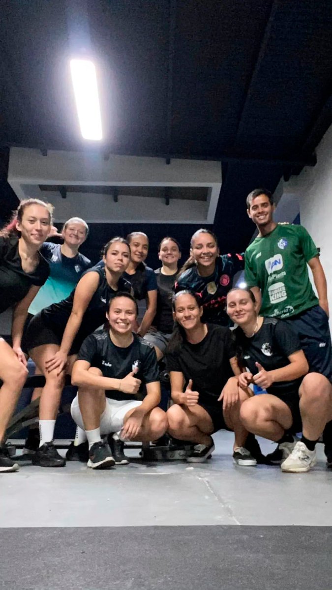 SomosCartagines's tweet image. #CSCF
DÍA 1 / DAY 1
¡VUELVEN LAS MUCHACHAS DEL CARTAGINÉS A SUS ENTRENAMIENTOS! 😉🫡
¡HAY QUE CERRAR EL ESTADIO, SONRÍE EL ESFÉRICO! ⚽️
#1CSC #SCxFutbolFemenino