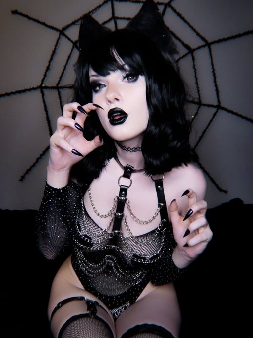 Watch 𝕭𝖚𝖓𝖓𝖎 𝕷𝖞𝖓𝖓's leaked NSFW photo on TwXstars