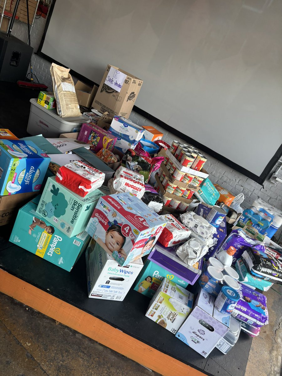 JYJoyner's tweet image. Today we delivered our first round of donations to Bowstring for delivery to Western NC! Looking forward to continue collecting as long as the need is there! Way to go JYJ staff, students and families. #takeaction #IBPYP @iborganization @ibpyp @Global_WCPSS @WCPSSNortheast