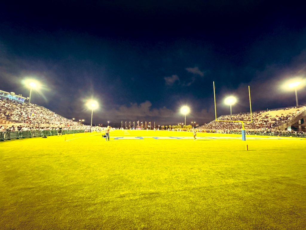 CoachT_CMU's tweet photo. Packed house at #TheMecca to see @mnw_fb & @Roc__Nation compete! #Recruit2Win #STUFB #RaiseTheStandard #WorkWins https://t.co/BwO402vPxL