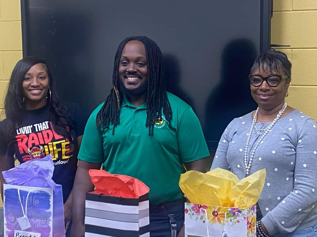 Please help us celebrate our extraordinary  instructional coaches Ross, Driskell, and Booze. Truly some of the best instructional leaders that support the teachers where the Magic Happens in the class! 
Check them out in their day to day work#growingtogethershapingtomorrow