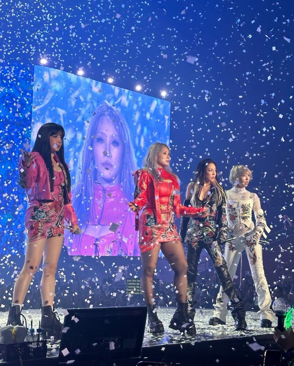 royalparkbom's tweet image. 2NE1 the icons that you are to so many idols and celebrities 🇰🇷💖✨