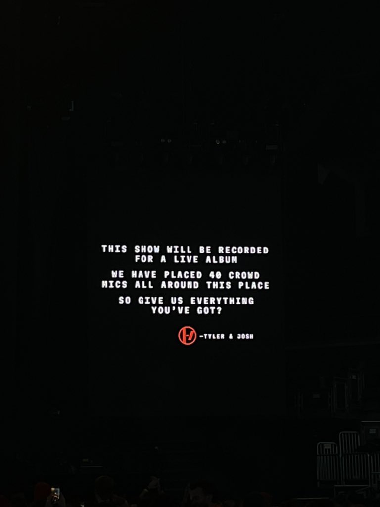 TOPUPDATERS's tweet photo. THIS SHOW IS BEING RECORDED FOR A LIVE ALBUM!! #ClancyColumbus 
📸 @/lightstakeme https://t.co/yQ8qKnfwHb