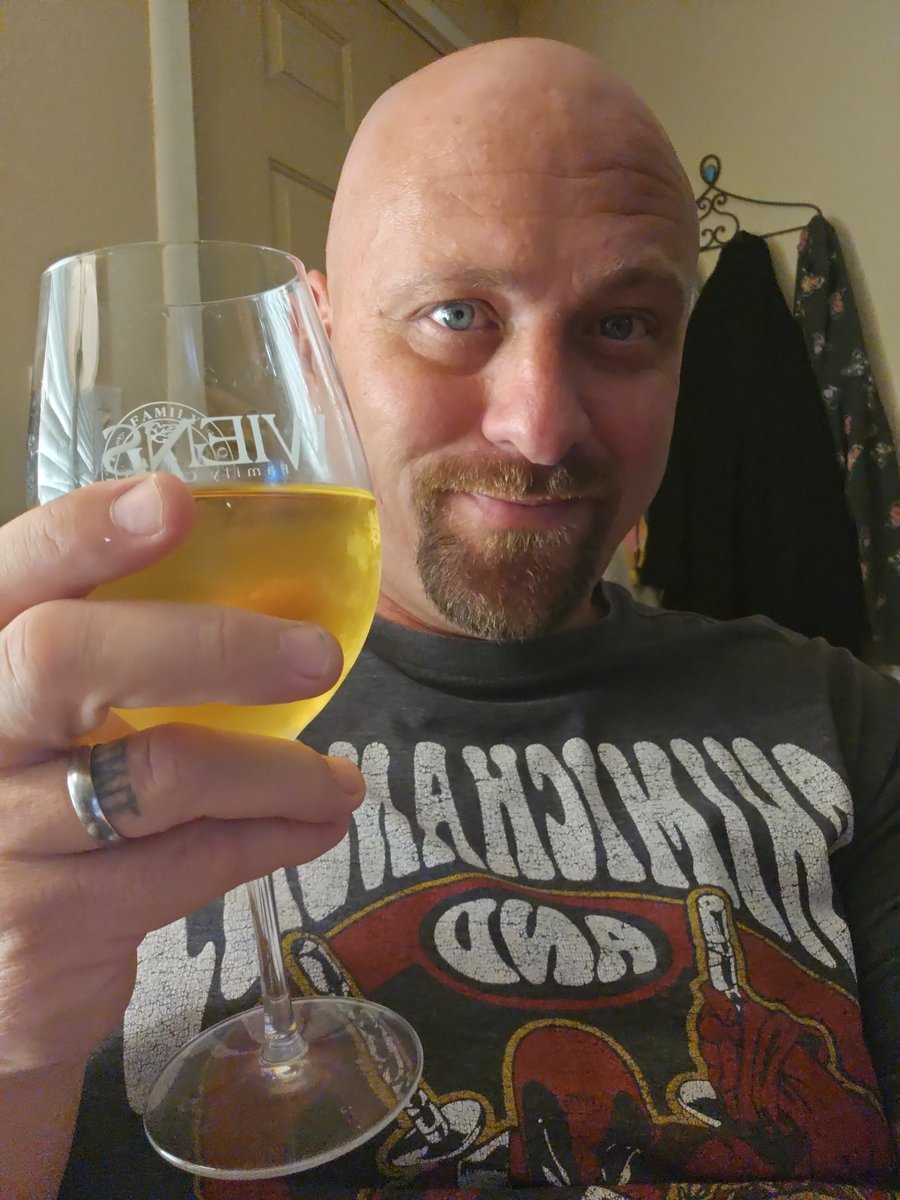 Cheers to you all! 🥂🎉 #Cheers #Celebration #GoodVibes