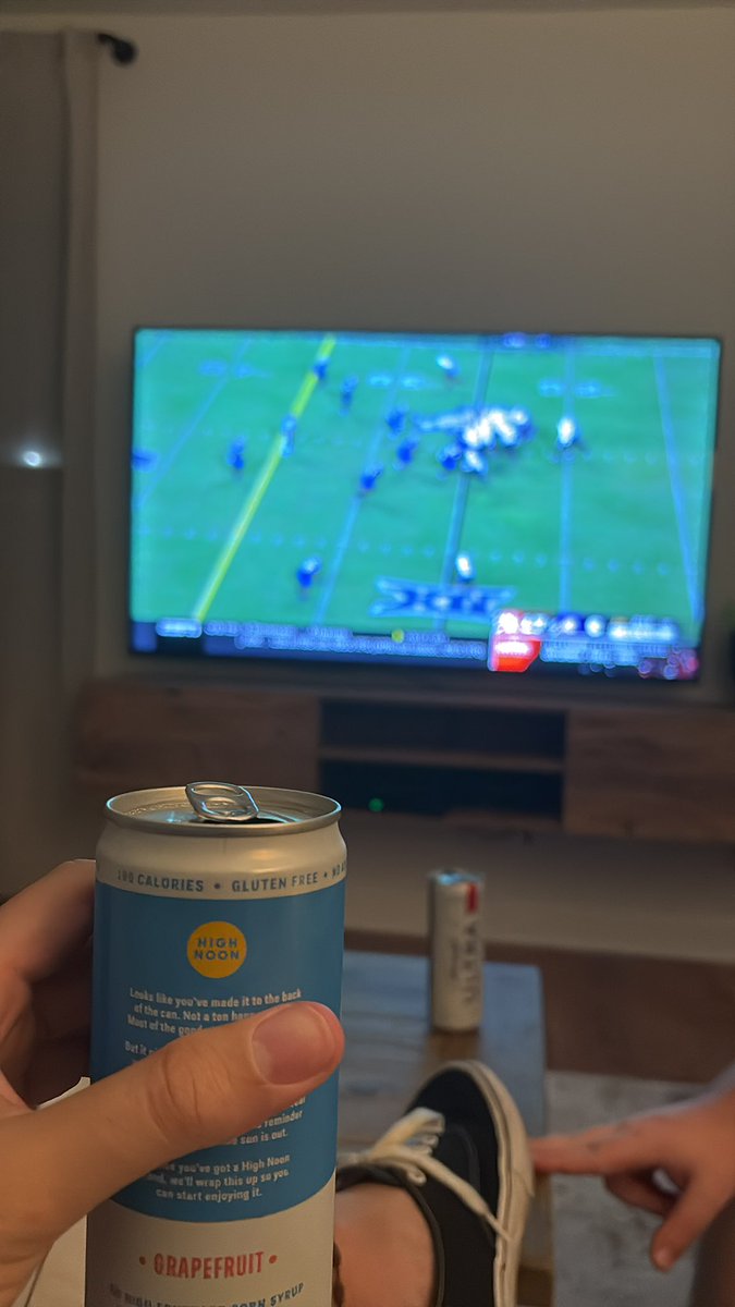 DaEndzone4Life's tweet photo. First sip of the night, chop up sesh with the boys before hitting the #tizzer https://t.co/xSKBZhaUlm