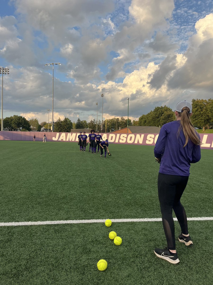 JMUSoftball's tweet photo. Friday night well spent in The Valley! 💜⛰️

#GoDukes https://t.co/iw0FWenCwc