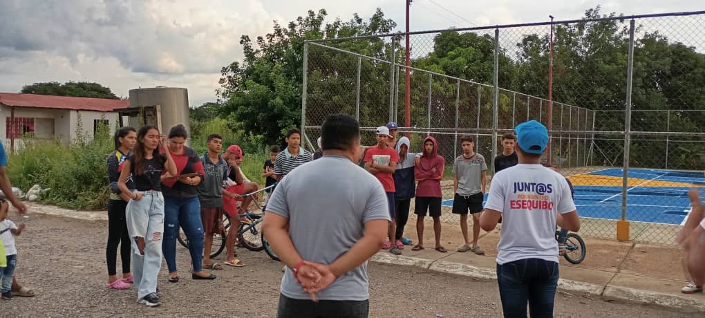 freitesnoticias's tweet photo. ▎Conformación del Poder Juvenil en la Comuna Hugo Chávez: Un Paso Hacia el Empoderamiento
Triunfo de la Revolución, Anzoátegui – El día de hoy, el sector Triunfo de la Revolución, en el municipio Freites, fue testigo de un significativo avance. #cantaura #Venezuela https://t.co/Ge73YKoWSl