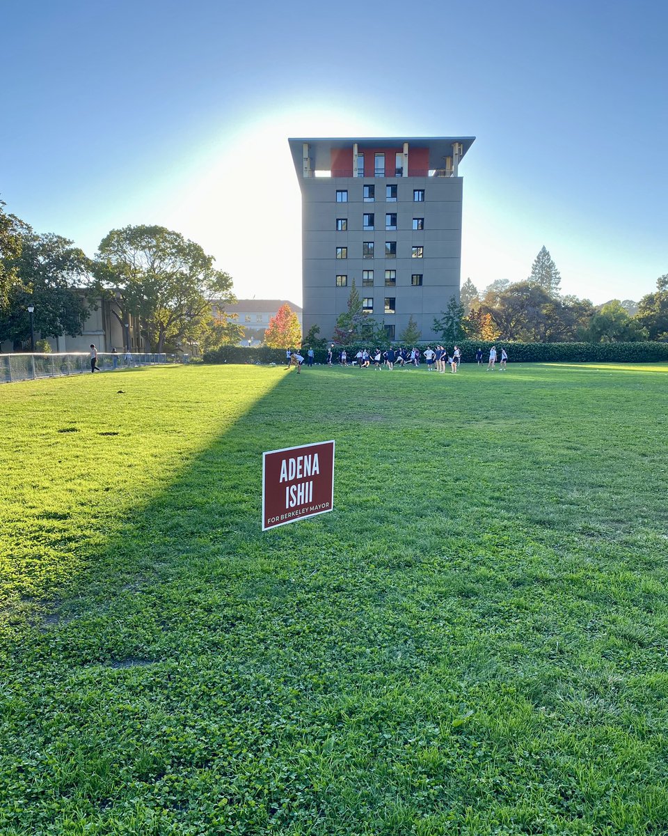 adenaishii's tweet photo. π Spotted on a UC Berkeley stroll.π Thereβs still time to get your #AdenaForBerkeleyMayor sign at https://t.co/prJ9TgrP2w βΊοΈ https://t.co/wGDtmbsKGi