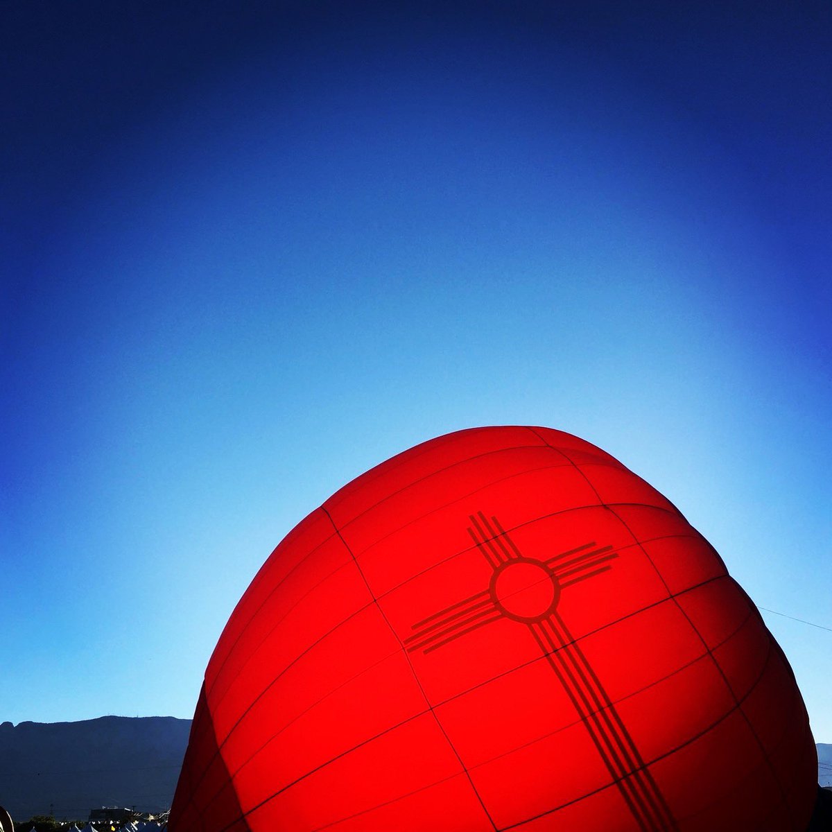 ProfBenavidez's tweet photo. Happy Balloon Fiesta, New Mexico!

📸: @meJohnnyLy https://t.co/Dk5fn99WVR