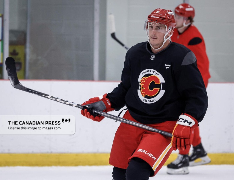 800-game #NHL defenceman Tyson Barrie extends his career with <a href="/NHLFlames/">Calgary Flames</a>. Says he gets to "keep the dream alive." My <a href="/CdnPressSports/">The Canadian Press Sports</a> report. Jeff McIntosh photo.
shorturl.at/DcrxS