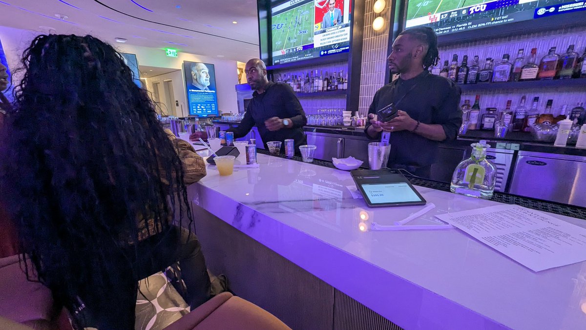 S4TeamAlpha's tweet photo. @CapitalOneArena 's Signature Club &amp; Lounge is officially live with @Shift4 's @SkyTabPOS for the @_MAXWELL_ concert. Making payments quick and seamless and allowing patrons to enjoy the show with a cocktail in hand faster than ever! https://t.co/6YoDYFHfJn