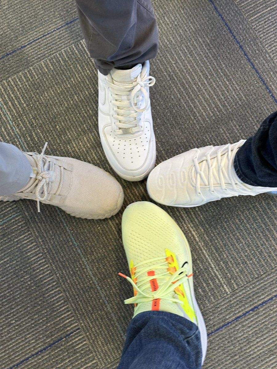 Fly kick Friday some of the team's fresh kicks
#SCFW2024 spirit week.
Pegasus 38 my go to running shoe in the rain
#LifeATATT #ItsAFloridaThing #OneFLA <a href="/BatesKawanna/">Kawanna T. Bates aka “KB”</a> <a href="/SamuelPiercy5/">Samuel Piercy</a> <a href="/jemeFL/">John Meyers</a>