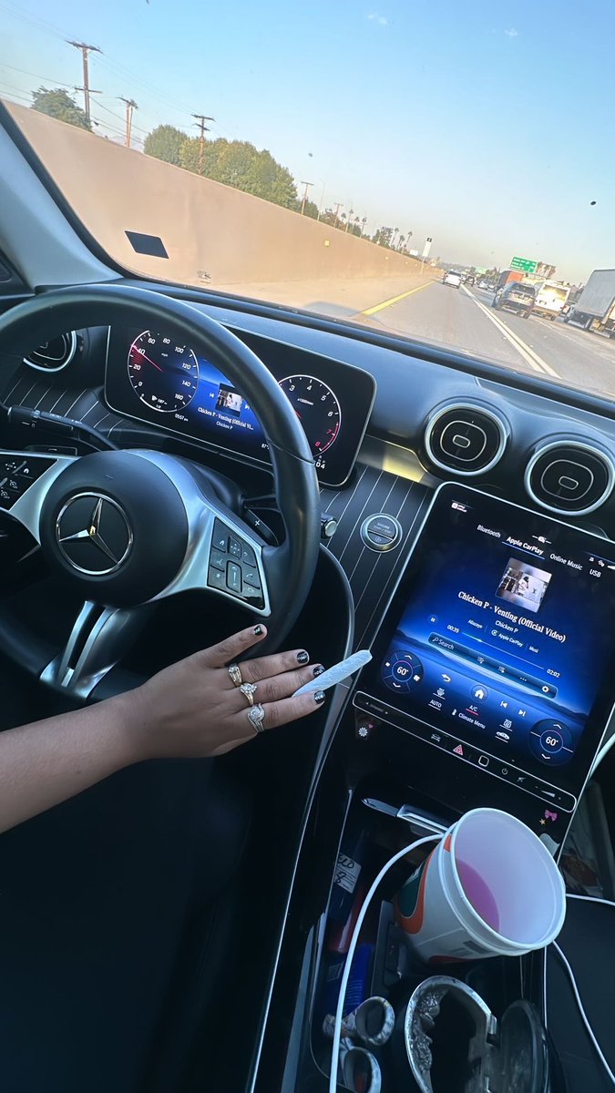 _21pinkBlunts's tweet image. Another day another dollar. #trendsetta 🥇