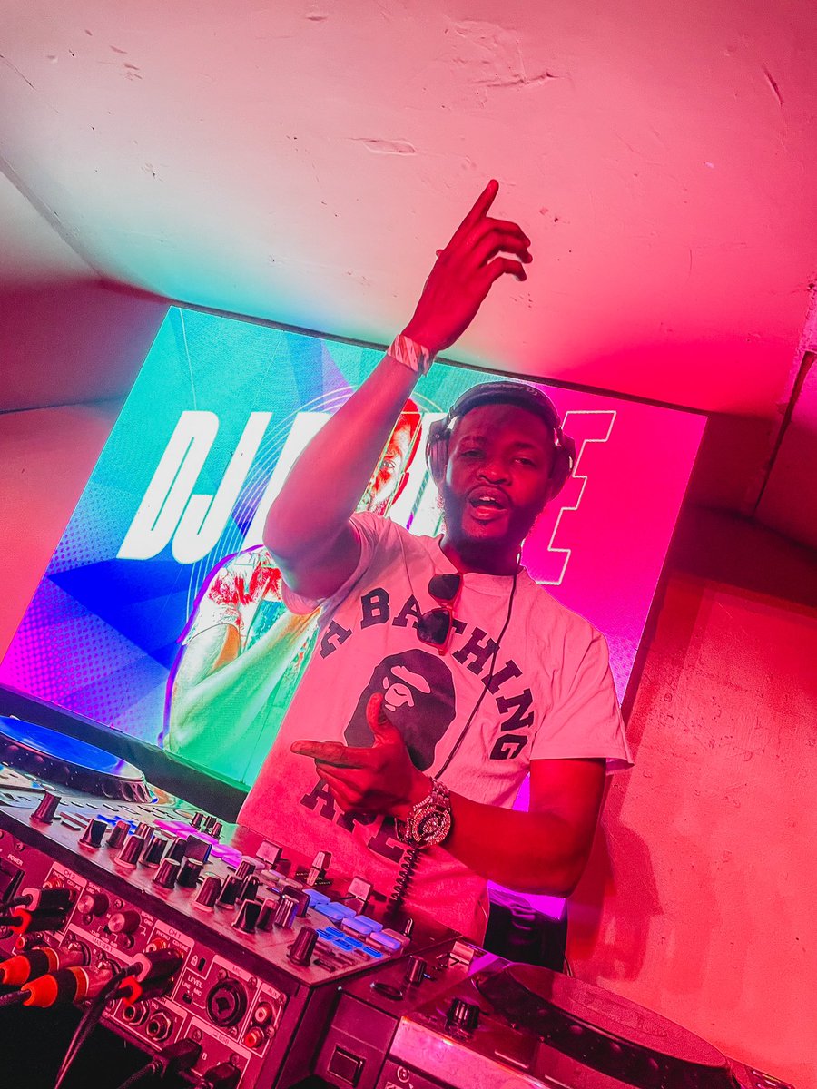 CapitalFMKenya's tweet photo. The Donnish Way with @djroudge 💿

#NoughtyByNature #2000sParty https://t.co/EjNrVuUYbz