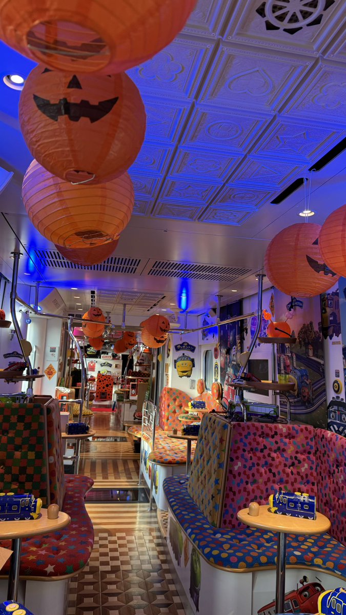 chuggingtonTRAM's tweet photo. おかでんチャギントンハロウィンバージョン🎃
10月5日（土）～10月28日（月）の期間中、おかでんチャギントン電車がハロウィンバージョンにチェンジ！
乗車記念のプレゼントや仮���したお姉さんも😈💖
この機会にぜひ特別なハロウィンの思い出を作ってくださいね👻✨
詳しくはHPをチェックしてね🔎 https://t.co/reUSUOkcLC
