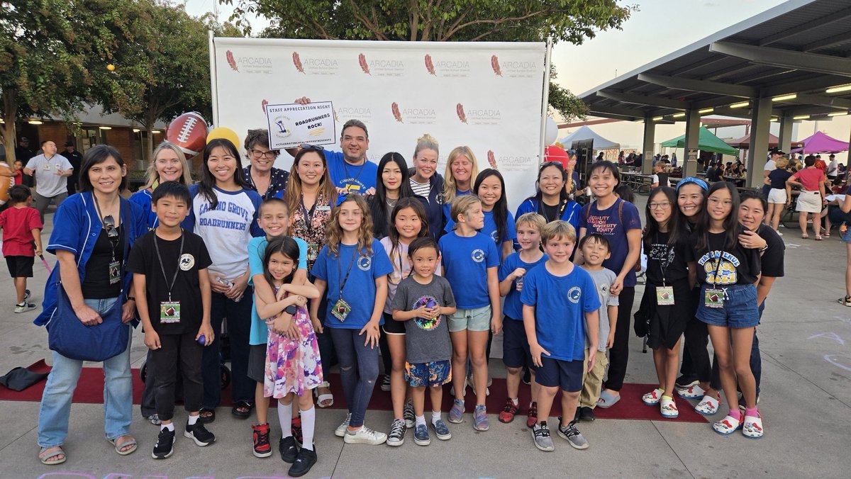 HalimStephaniee's tweet image. 🧑‍🧑‍🧒‍🧒🥰❤️#AUSDAppreciation🎉🏉🏟️check out the crowd that showed! @CaminoGrove @ArcadiaUnified #BetterTogether #teachersday #appreciation #teacherlife @ReneeCostarella #PossibleBeginsHere