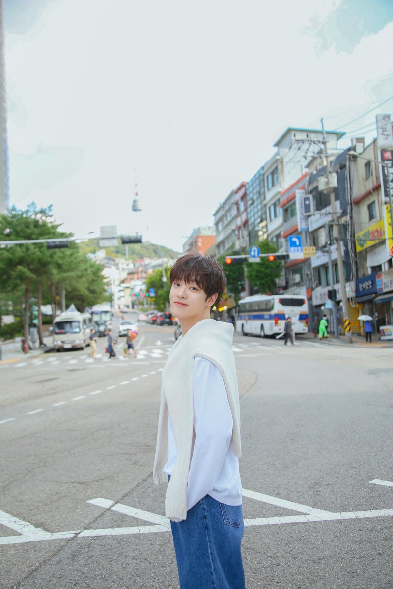 토요일엔 평소보다 일찍 행운이 찾아올지도 몰라.
어쩌면 태빈이가, 어쩌면 루이스가, 
어쩌면 평화로운 일상의 명하가 진짜로 올지도 몰라.