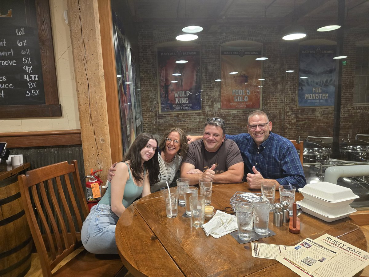 DanniBolinsky's tweet photo. Dinner &amp; Drinks w/out of state family =food for the soul ♥️ https://t.co/kAuuun3gDy