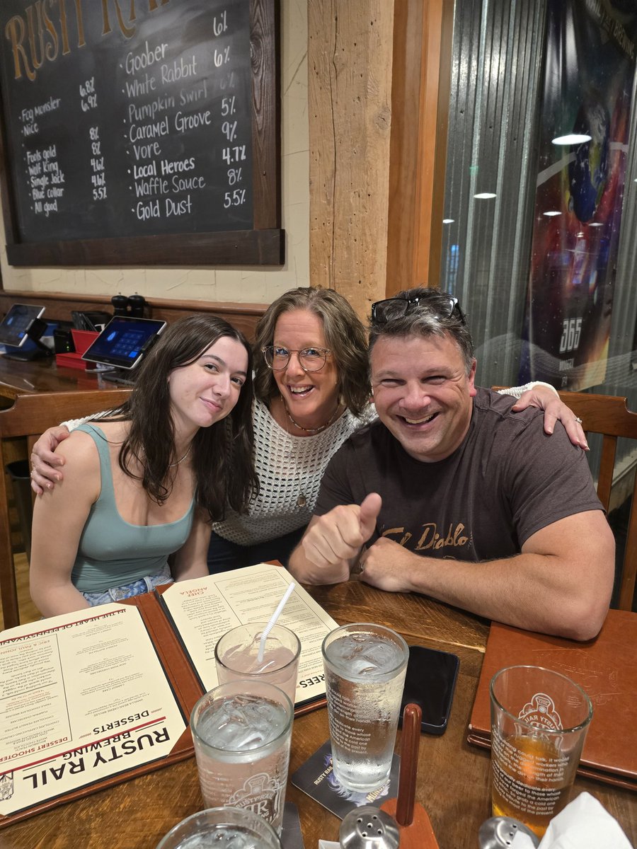 DanniBolinsky's tweet photo. Dinner &amp; Drinks w/out of state family =food for the soul ♥️ https://t.co/kAuuun3gDy