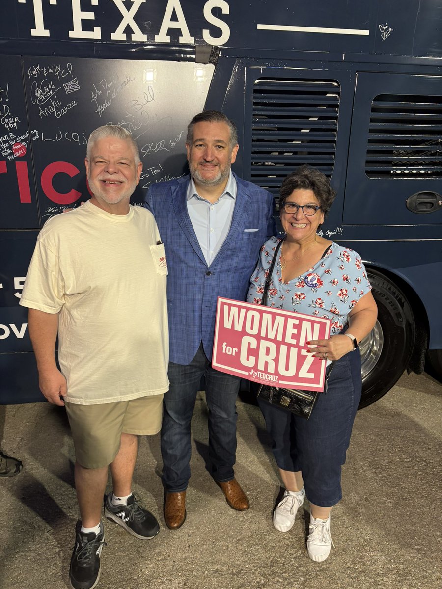 SVranish's tweet photo. @tedcruz It was a pleasure meeting you Senator. Go Ted! Vote Red! God Bless! https://t.co/GvAudVxvV6