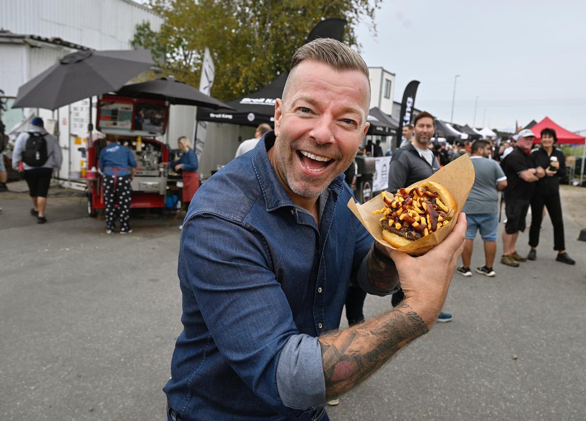 Yesterday I had the honor of being part of Folketsröst in SM in Hamburgare, which once again went off the rails in Gråbo at Mugworth, there were many burgers, we tasted 39, if I was full😂 - well thank you no more burgers for me this month  .   pictures from