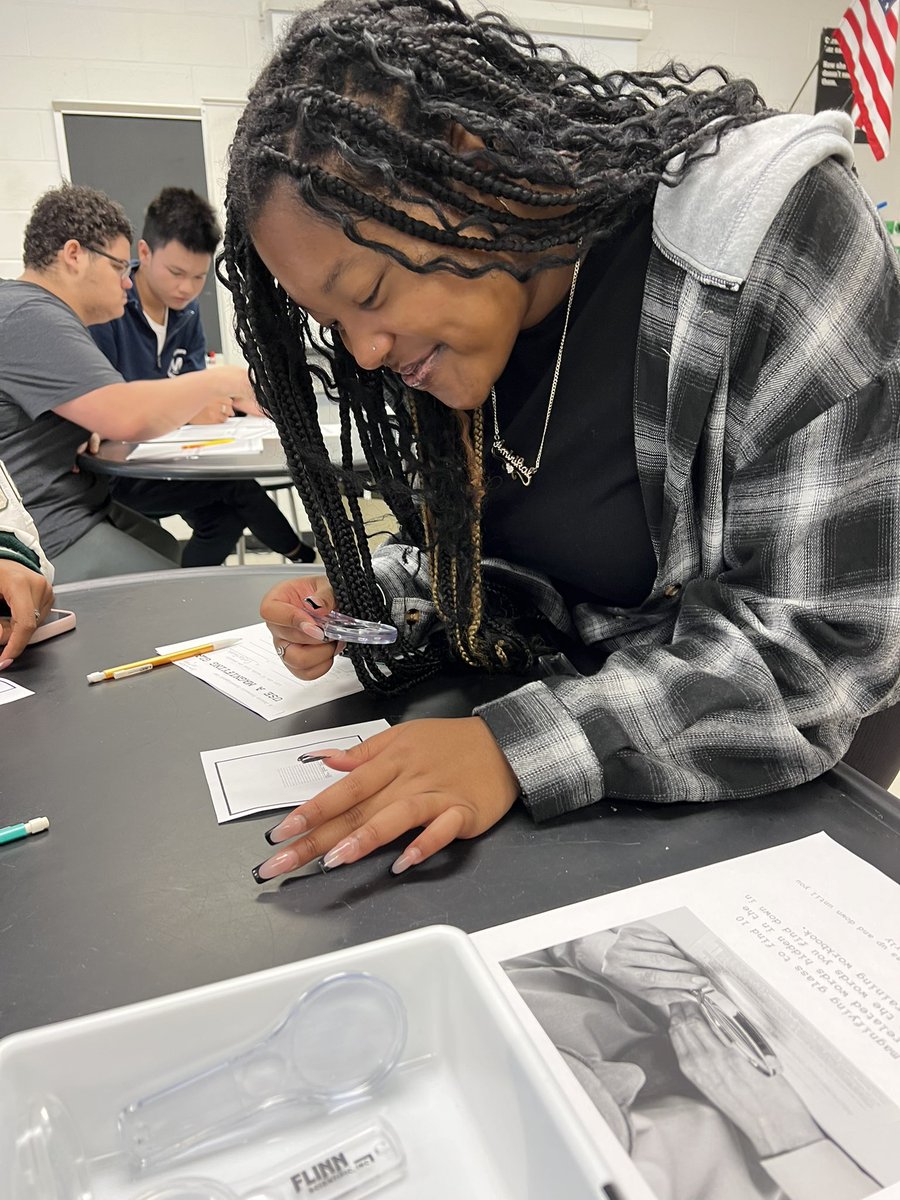 Miss_S_Thomas's tweet photo. Learning about all a Forensic Investigator can do!  #JFKMHS #MustangPride #1WTSD @DrParry_JFKMHS https://t.co/sCnnsvHDNY