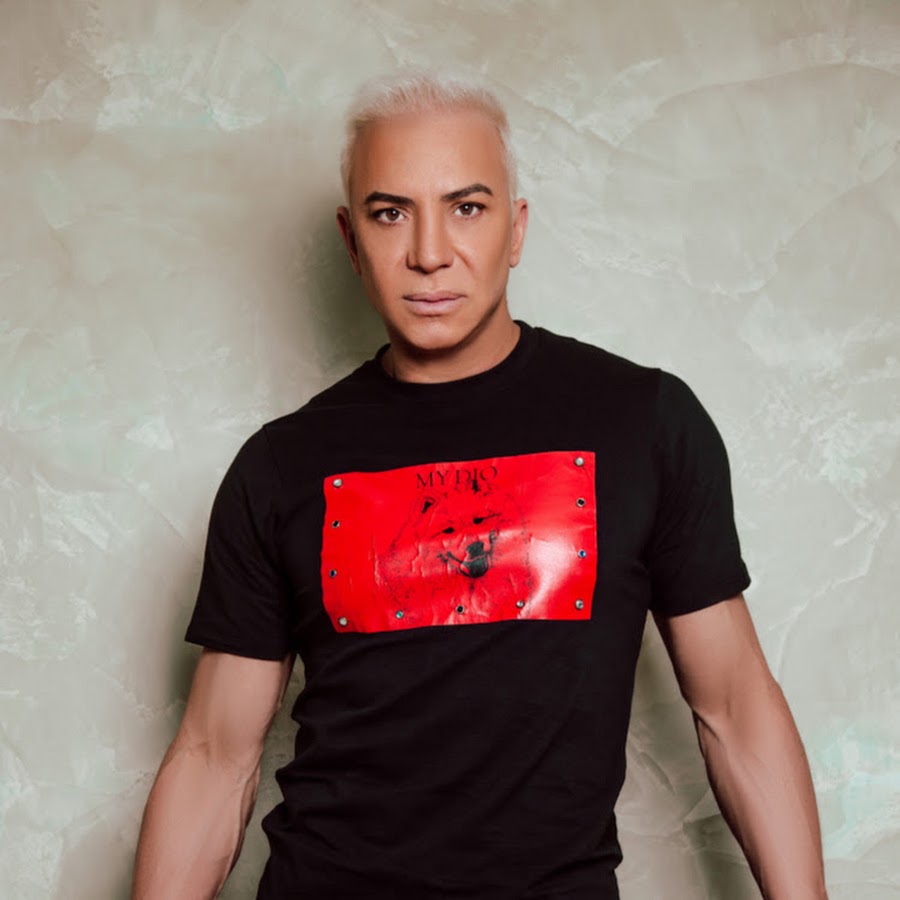 Confesó que odia el teatro musical. Que es un embole e hizo 2 musicales Franciscus y Siddharta. Raro al que se inspira afanosamente en el Cirque durante Soleil. Un creativo argentino. Ja