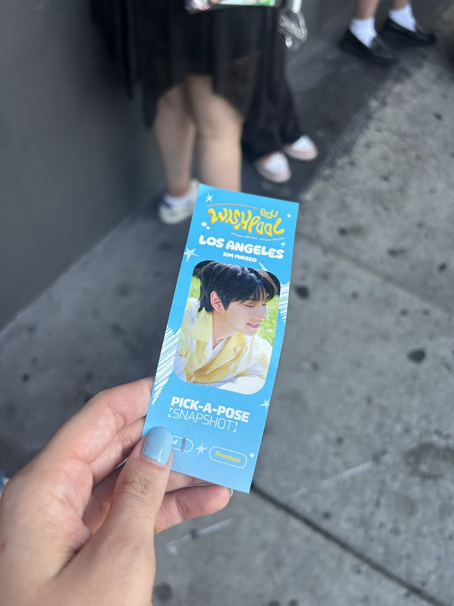 hyunjinluvr_'s tweet photo. todays plot is seeing BDU in con &amp; doing snapshot with minseo 🫶🏼

FIRST WORLD TOUR WITH BDU
#BDUFirstWorldTour
#BDU #비디유 https://t.co/fQSQfpLdxq