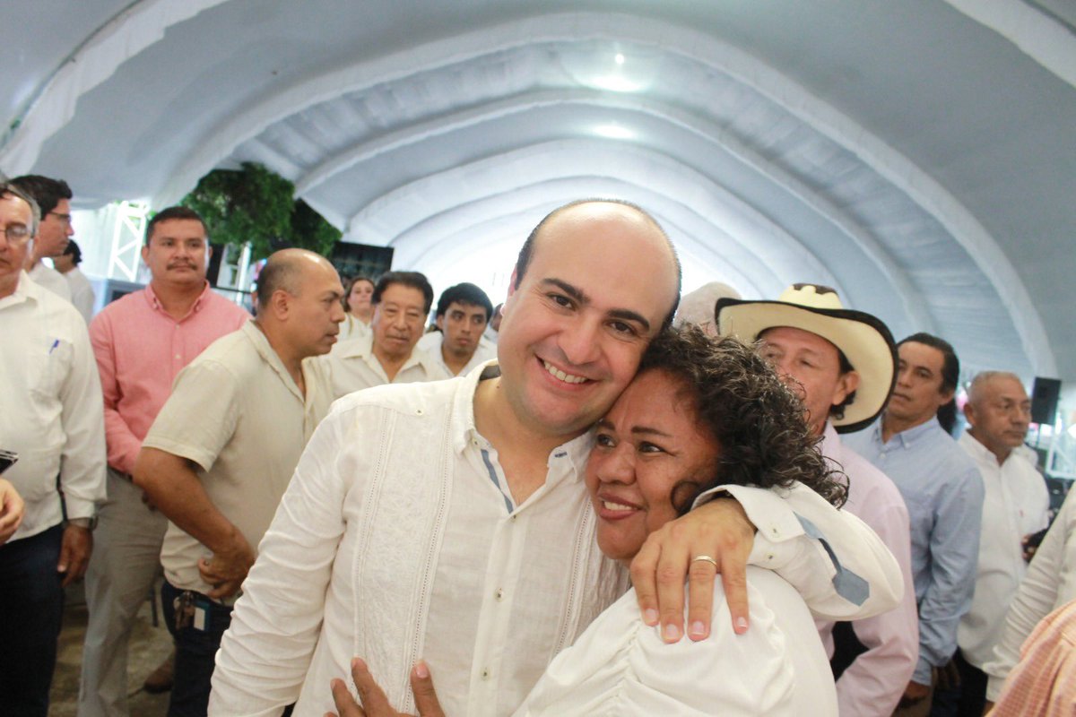 mcontrerasvo's tweet photo. Gracias a todas y todos los teapanecos que nos acompañaron esta mañana en la toma de protesta del H. Ayuntamiento de Teapa 2024-2027. Su presencia y apoyo nos inspiran a trabajar con más fuerza y compromiso por el bienestar de nuestro querido municipio. https://t.co/pwKQyEqFfd