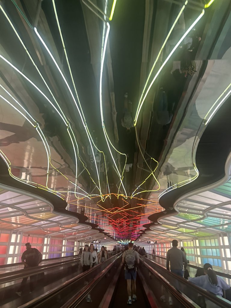 Chicago O’Hare, the perfect artistic representation of nerve conduction ahead of #SfN24