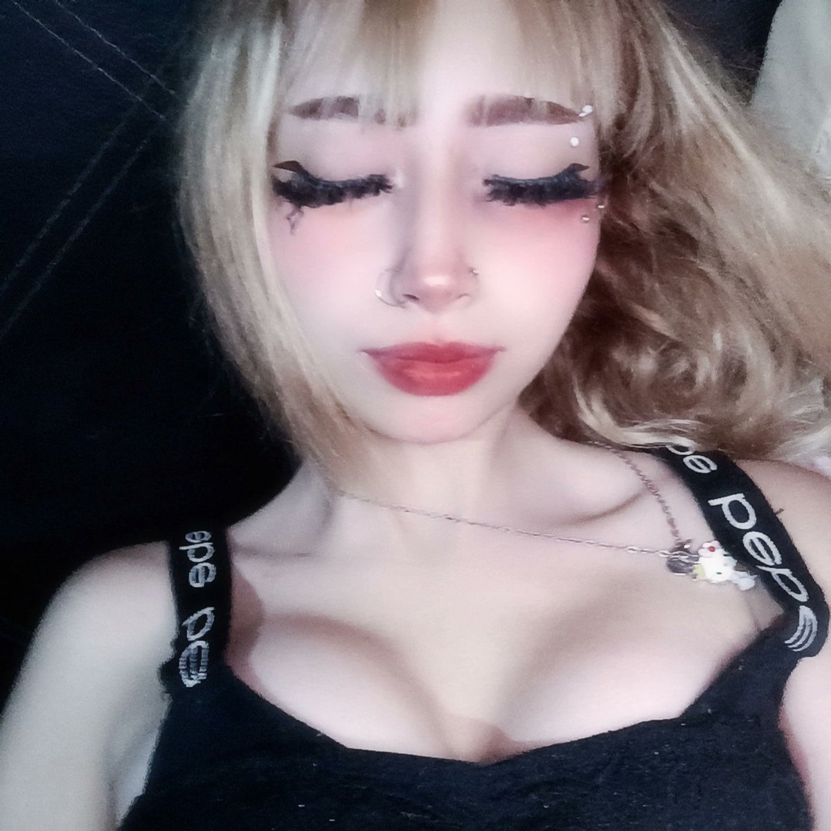 Muchas gracias x los 300 seguidores💕💕💕💖💖🎀