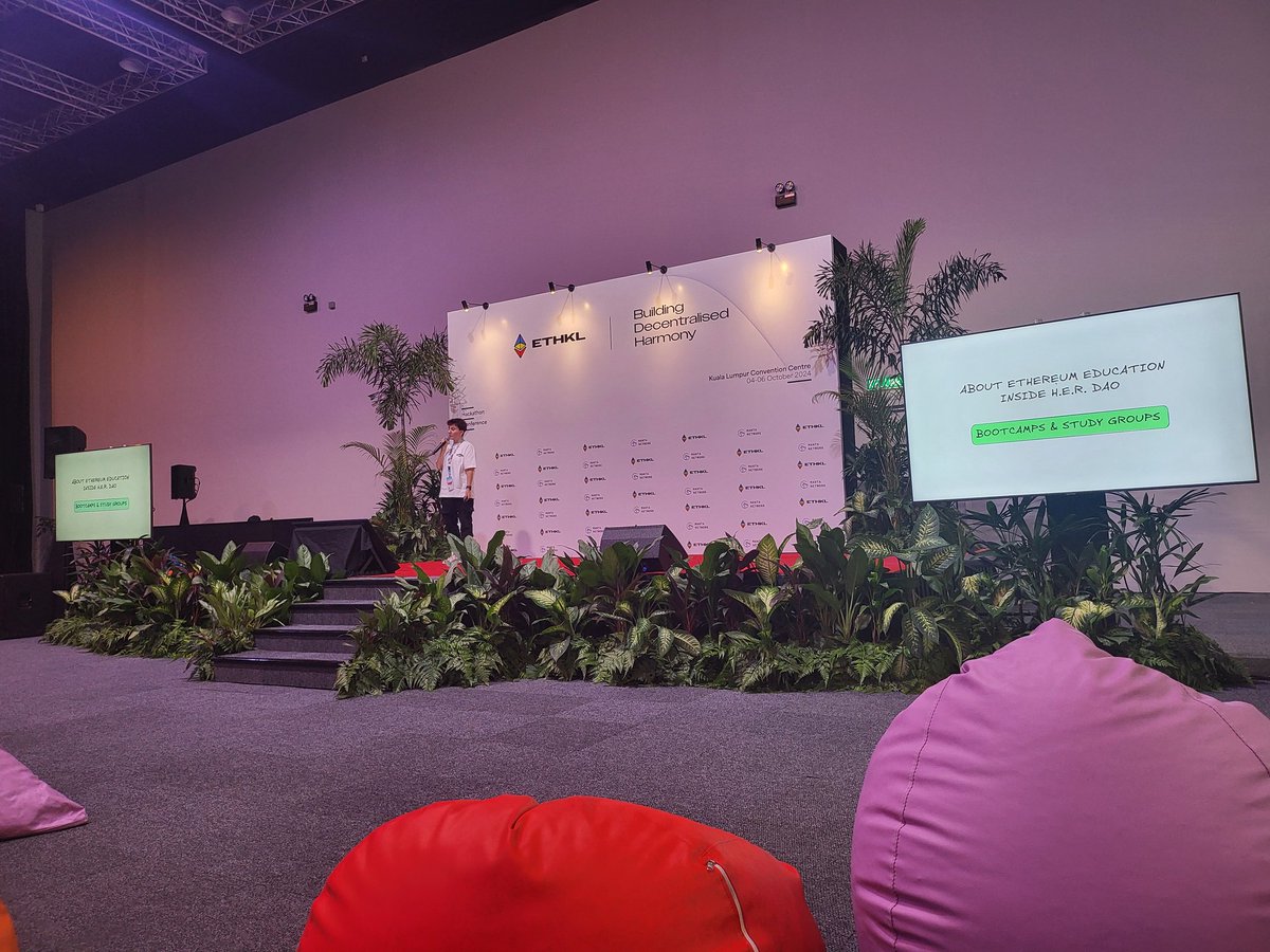 errazudin's tweet photo. 💪
@_SDAV of @_HerDAO 
#ETHKL24 https://t.co/cNjhNFaPhO