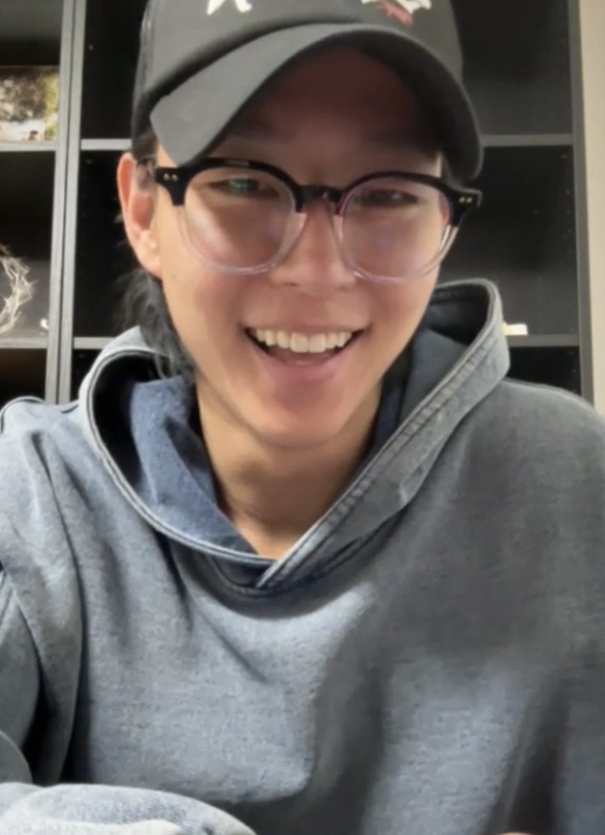 CUTE  WOOSUNG🤍
We Rose You🖤