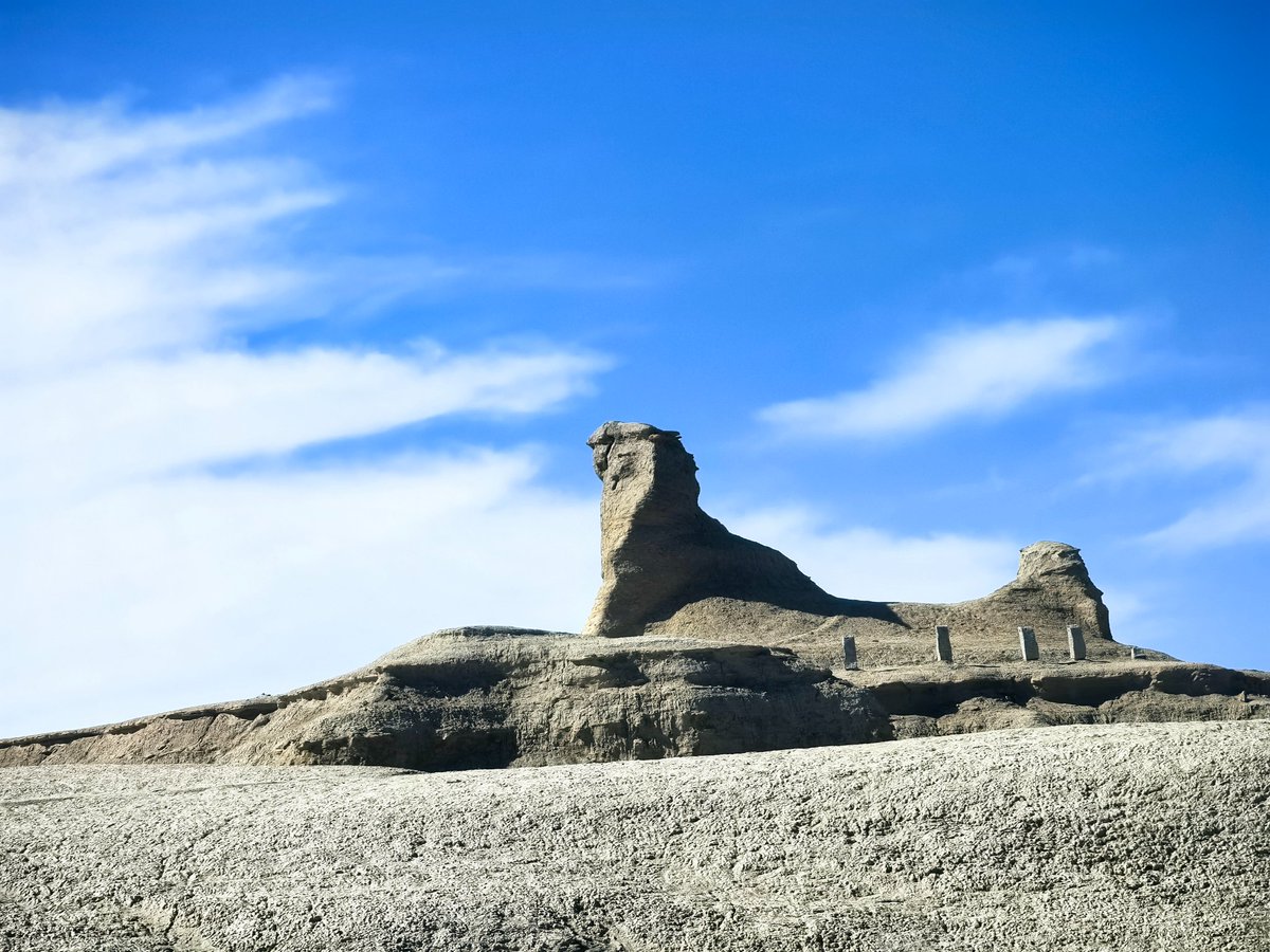 letaotao61010's tweet photo. Rough wind with thousands of years of time carved out of this devil city, the magic of the Yardang landscape ~
#克拉玛依
#世界魔鬼城
#雅丹地质公园
#yardang https://t.co/opBCoXKa72