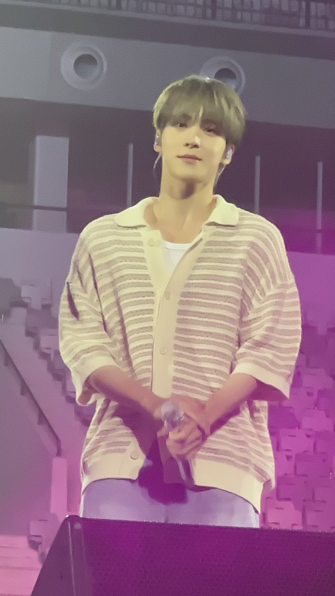 moonlilchild's tweet photo. YUNHO . LOOKING . AT . ME https://t.co/VxM3JuRNkG