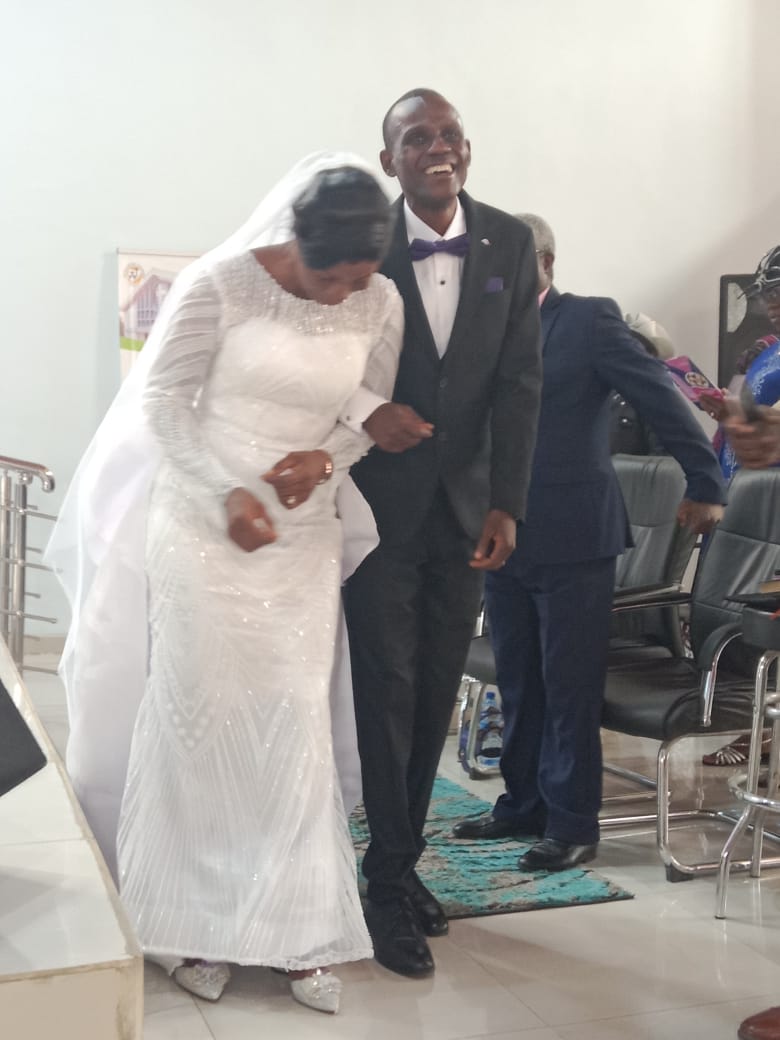 May God connect you with the bøne of your bønes🦴 and the f|ësh of your f|esh 🙏🙏

Your marriage will not ¢ra$h if you have married.