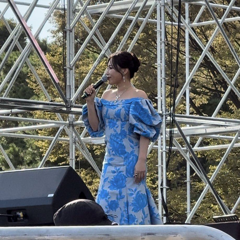 머리 올린 거 너무 아름답잖아