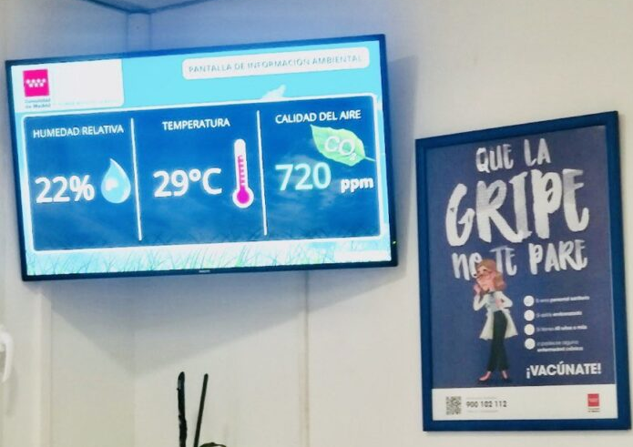 In Spain, a vaccination center displays on a large screen the CO2 levels measured in its premises. Checking the proper renewal of indoor air and informing the public about it must be a standard for all health centers.

Source (in Spanish) : enfocatss.com/la-revolucion-…