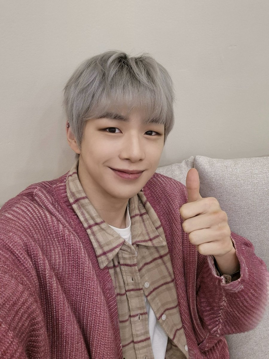 kd_officialx's tweet photo. [📸] 241005 <뮤직앤드라마 팬사인회> 완료🩷

#강다니엘 #KANGDANIEL
#ACT #Electric_Shock https://t.co/UTWIWlLBFb