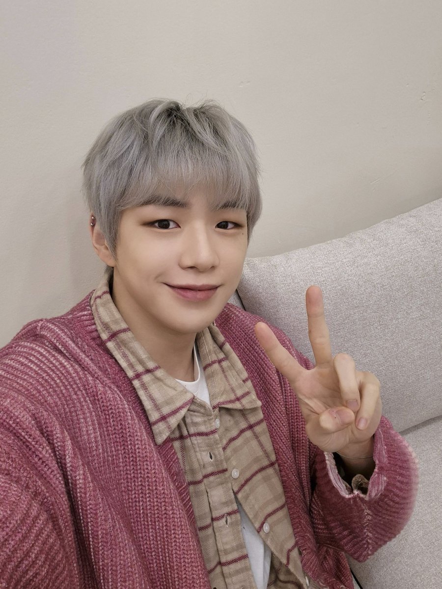 kd_officialx's tweet photo. [📸] 241005 <뮤직앤드라마 팬사인회> 완료🩷

#강다니엘 #KANGDANIEL
#ACT #Electric_Shock https://t.co/UTWIWlLBFb